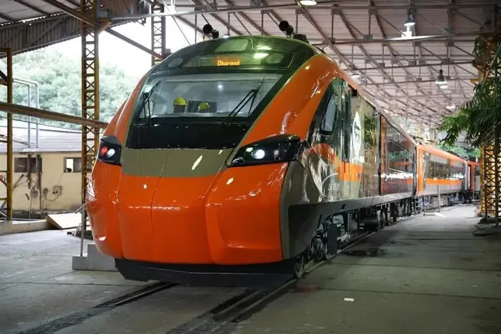 India’s First Vande Bharat Sleeper Train to Begin Service in January 2026